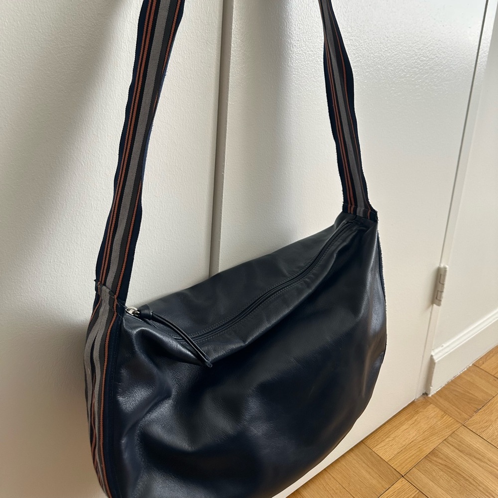 Elegant Navy Crossbody Bag - Picture 3 of 9